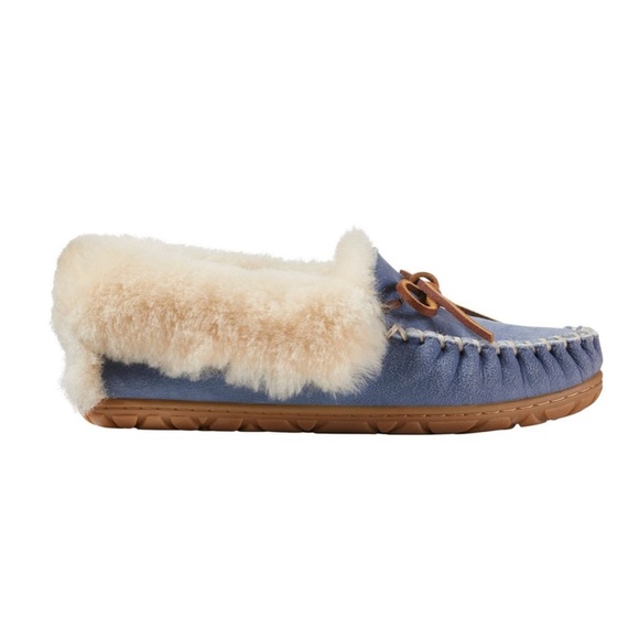 L.L. Bean Shoes - 💋NWT In Box L.L Bean Wicked Good Moccasins - 9